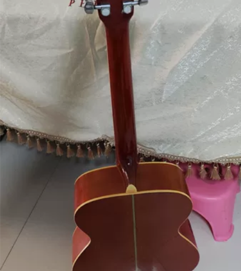 闲置吉他便宜出了 感兴趣的话点“我想要”和...