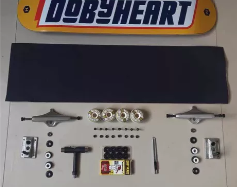 全新整套DBH滑板专业滑板刷街代步初学者板...