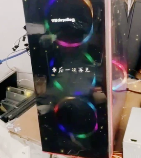 彩色风扇机箱，超级漂亮，超新 感兴趣的话点...