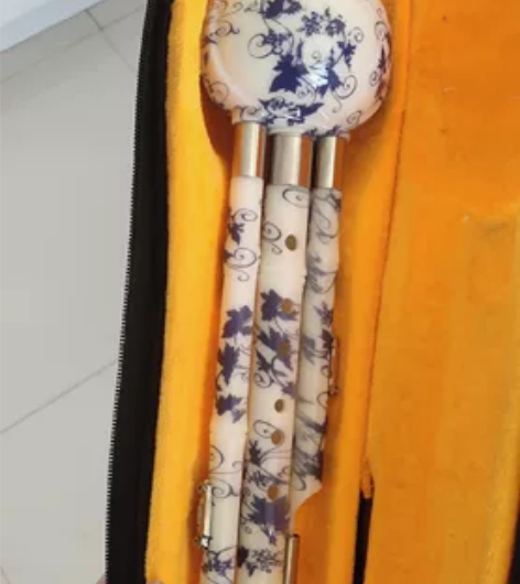 葫芦丝 朋友送的  我也没学会