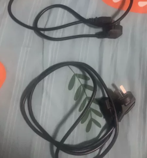 电脑电源线和显示屏连接线 需要的拍 感兴趣...