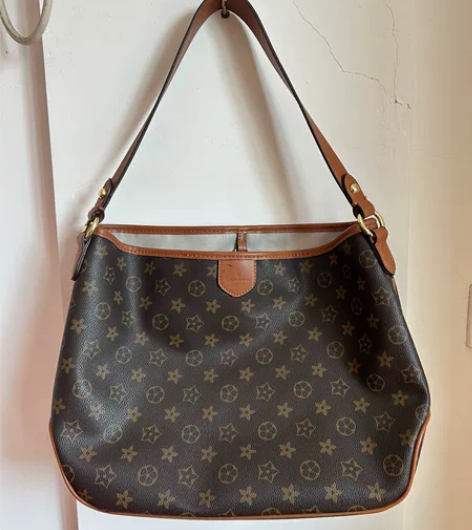 女士挎包手提袋拎包托特包，九成新，基本无瑕...