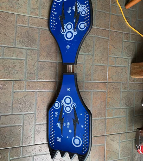 8成新摇摆活力蛇形滑板，孩子大了不玩了，包...