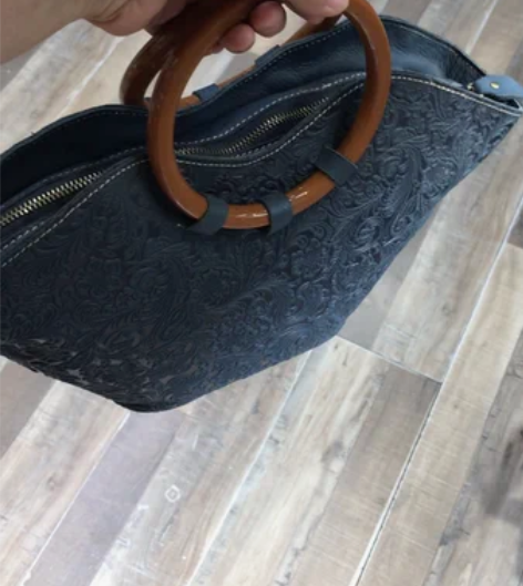 头层牛皮压花扇形女士手提包，民族风风格，颜...