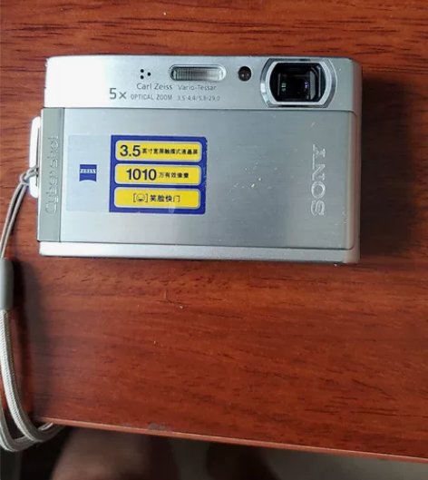 索尼照相机几乎全新。 感兴趣的话点“我想要...