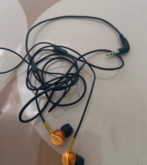 森海塞尔 入耳式耳机，圆形插孔 感兴趣的话...
