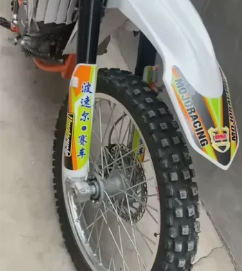 准新波速尔奸4s越野摩托车一辆，排量250...