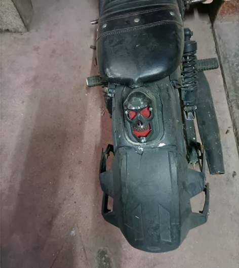 出自用黑色复古摩托车250cc双缸发动机完...