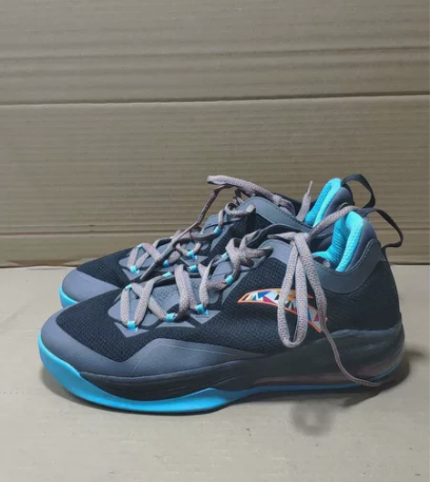 安踏男鞋44.5码篮球鞋运动鞋，专柜正品，...