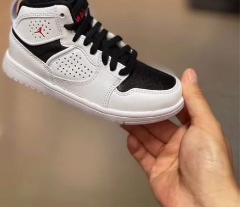 转一双乔丹 12C 男童鞋 孩子穿过两次小...