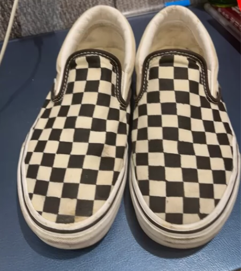 vans 36.5南京东路专柜入，可以补贴...