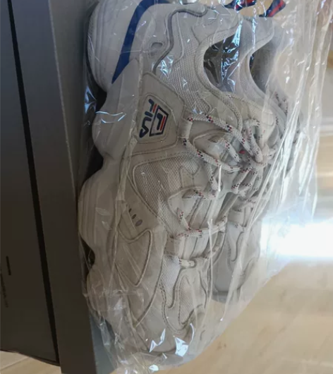 斐乐正品,实体店买的,就穿过两三回,就送干...
