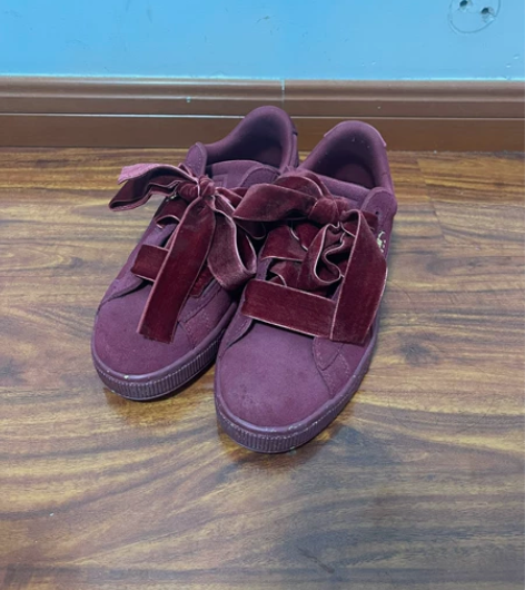 彪马，红丝绒，女款板鞋，鞋带是红丝绒质感超...