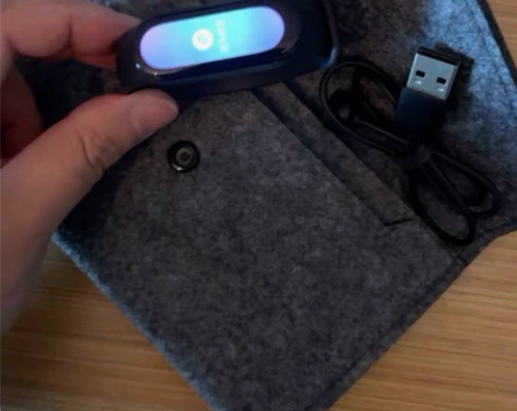 小米手环6普通版，收到新手表了，有划痕，橙...