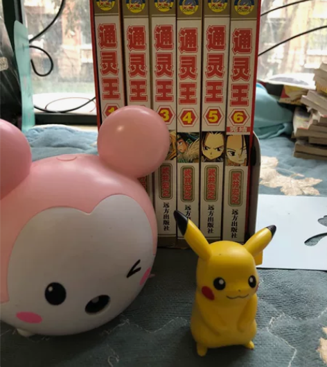 皮卡丘后边的 通灵王卡片全套 保存不错 非...