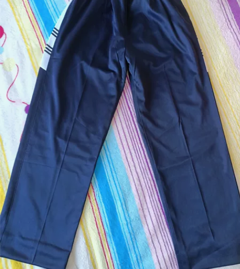 大同四中校服裤子，定做几乎全新的，没怎么穿...