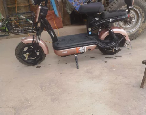 台铃新国标电动车九成新,三个档位,带转向灯...