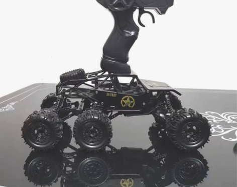 六轮遥控越野车 外壳合金材质，车轮带有减震...