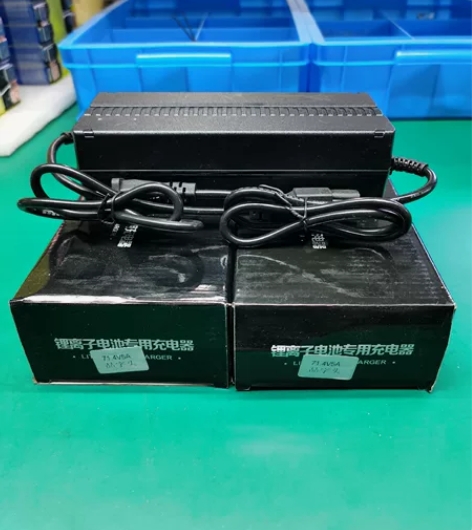 三元锂电池充电器48V5A/13串塑壳 品...