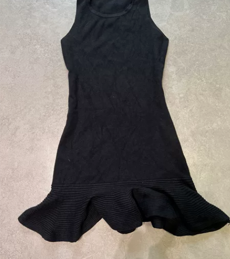 无袖针织鱼尾裙 均码，材质很柔软很舒服，有...