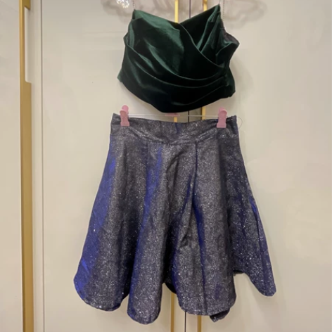 性感风吊带套装裙 感兴趣的话点“我想要”和...