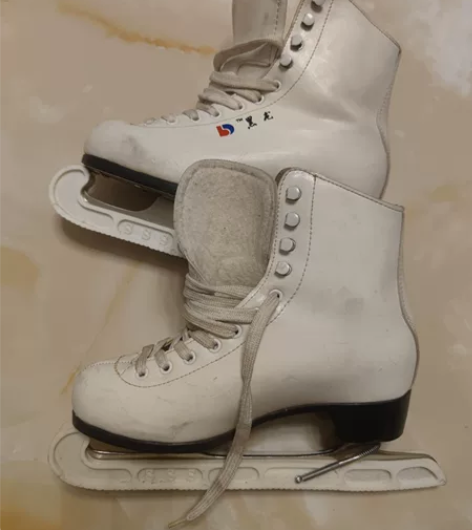 黑龙自由滑冰刀37码 感兴趣的话点“我想要...