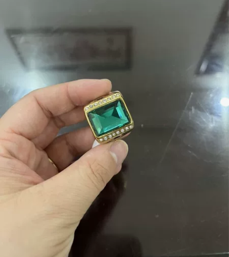 精品个性18k金鎏金镶嵌绿宝石戒指品相极好...