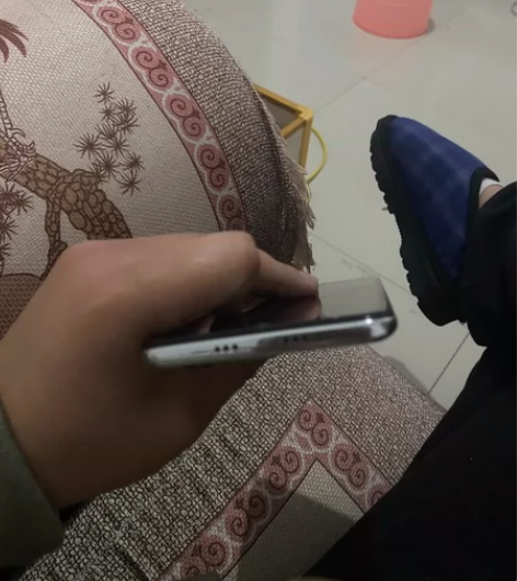 红米k40明显有磕碰 明显调漆 6+128...