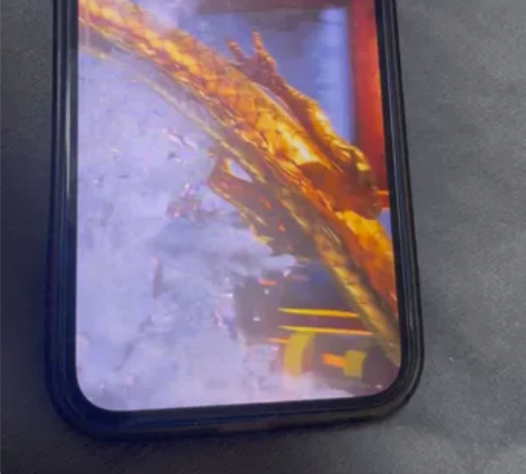 因为要换手机了，苹果12便宜卖了，纯原屏幕...