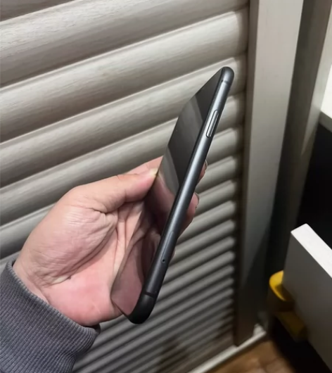 苹果11 64g国行正品成色看图,都是实拍...