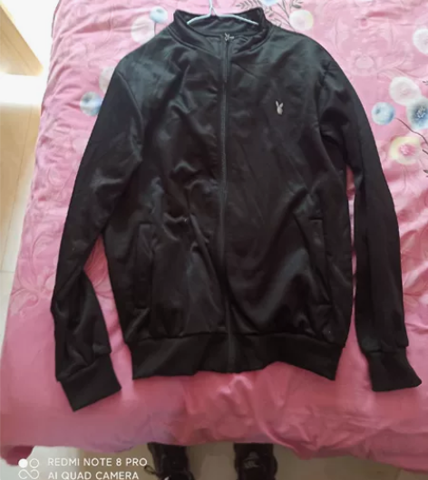 黑色运动服一套,里面有一层棉。男式运动休闲...