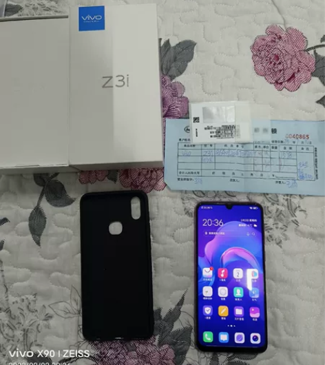 Vivoz3i，用上去因为处理器原因比现在...