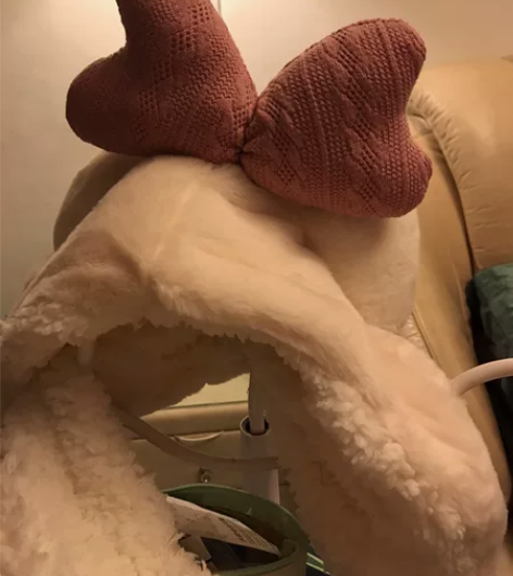 蝴蝶结毛绒帽、粉色小熊软糯帽在实体店买的一...