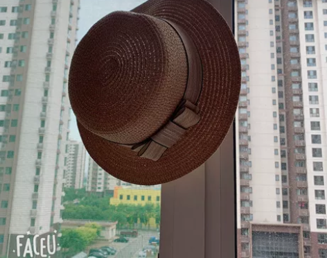 洋气草帽在丽江旅游时买的，只戴过一次 感兴...