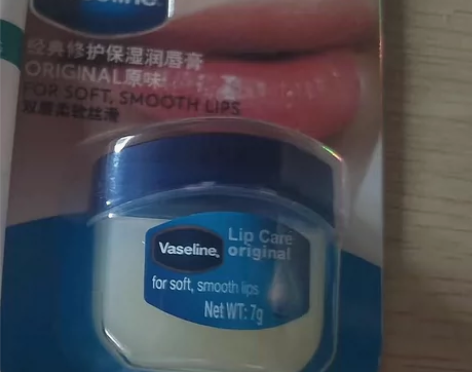 正品！凡士林润唇膏，低价急出 感兴趣的话点...