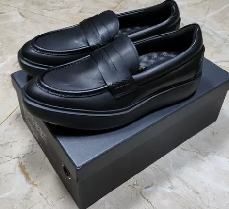 男士休闲皮鞋,牛皮材质,全新未穿,尺码41...