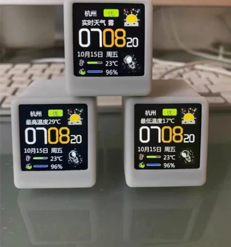 WIFI桌面天气时钟科技感摆件太空人温湿度...