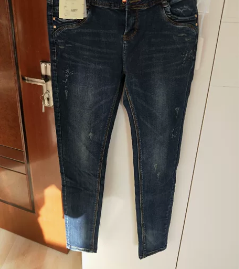 全新牛仔裤，弹力小，2尺3腰围，长裤，不退...