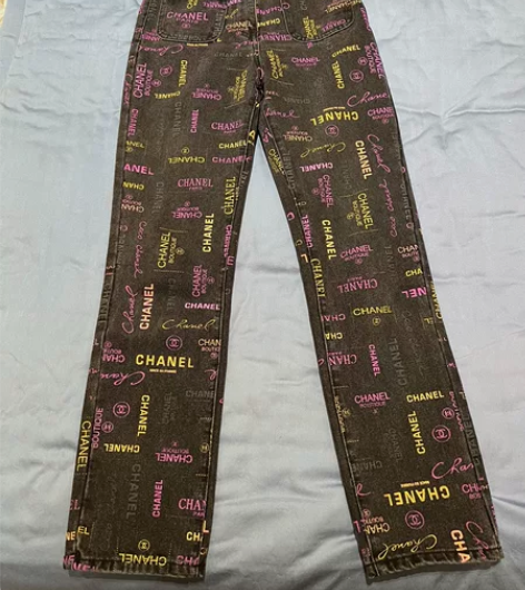 Chanel香奈儿字母涂鸦牛仔裤 九九新仅...