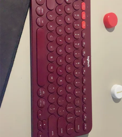 淘宝买入，红色，无掉漆磕碰划痕，盒保修卡完...