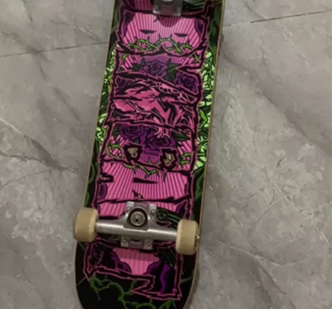 DBH专业滑板4.0，就轮子有点脏。滑板的...