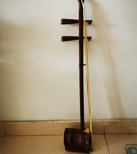 转让闲置自用二胡，功能完好，送琴包。 十几...