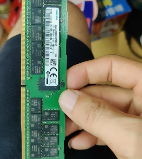 服务器升级，出四条原装32g 三星内存。内...