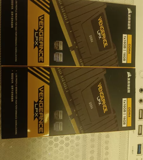 全新海盗船32G DDR4 3200频率内...