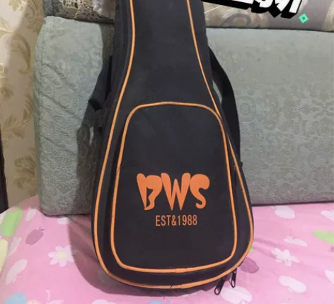 尤克里里买回来就逃过一次,一直放在琴包里,...