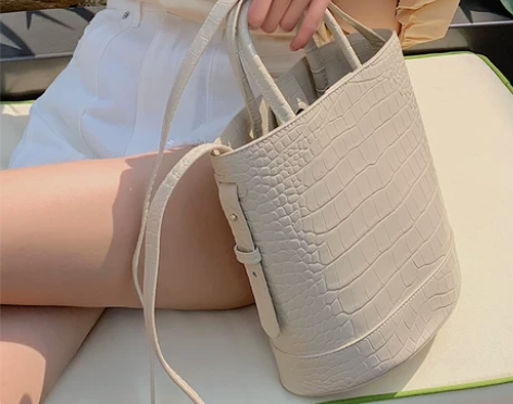 真皮女士包包2021新款潮高级感白色手提包...