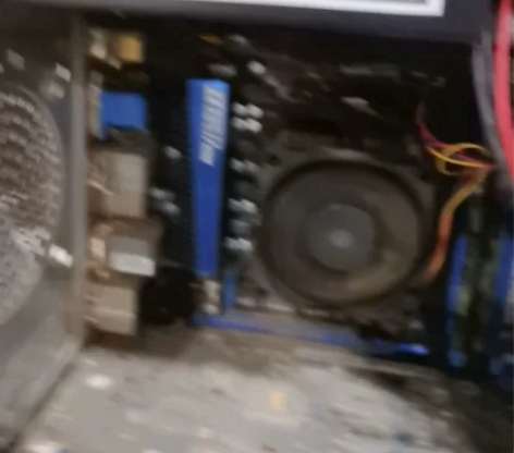 二手电脑  主机微信主板。CPU是四盒2....