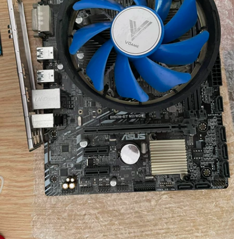 电脑主板华硕b150m 有A1内存位置有点...