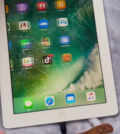 个人苹果平板4代屏幕9.7寸、32g内存孩...