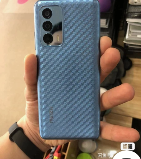 98新机，去年9月15号网上买的。一直贴膜...